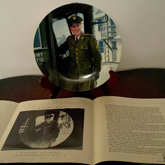Elvis Commemorative plate - “Homecoming” - Picture 6 of 7